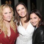 Laura Benanti Instagram - Thank you to all my friends and family who came out and showed me how much they care! Thank you to our tremendous audiences! Thank you @audibletheater for making this possible and for giving me so much freedom! Thank you to my friend and collaborator of 20 years, @therealtoddalmond and our brilliant director @amaginnis Come see our show! I think you’ll like it!! Now running through June 2nd. Link to tickets in bio! 💁🏻‍♀️: @voelhair 💄: @mikeyclifton 👗: @jakesokoloff Photos by Bruce Glikas @bruglikas @broadwaybruce_