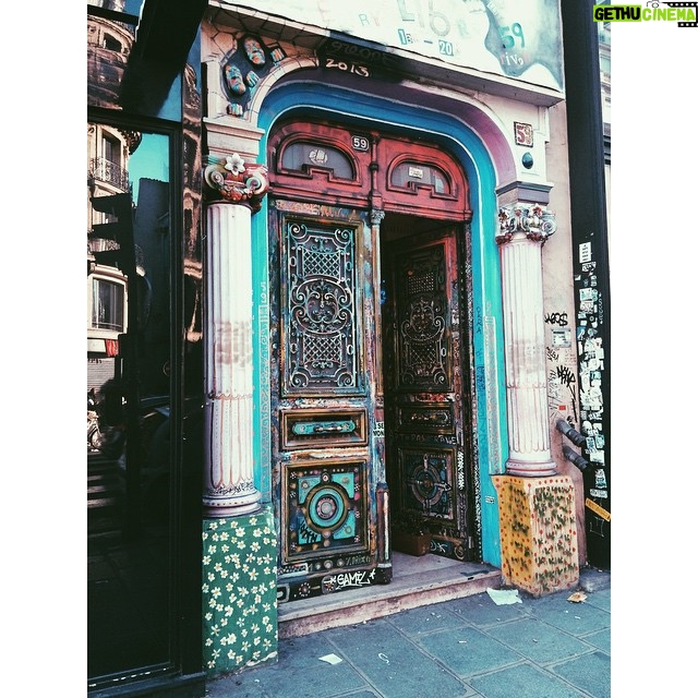 Laura Berlin - 2.8K Likes - #paris #inspiration