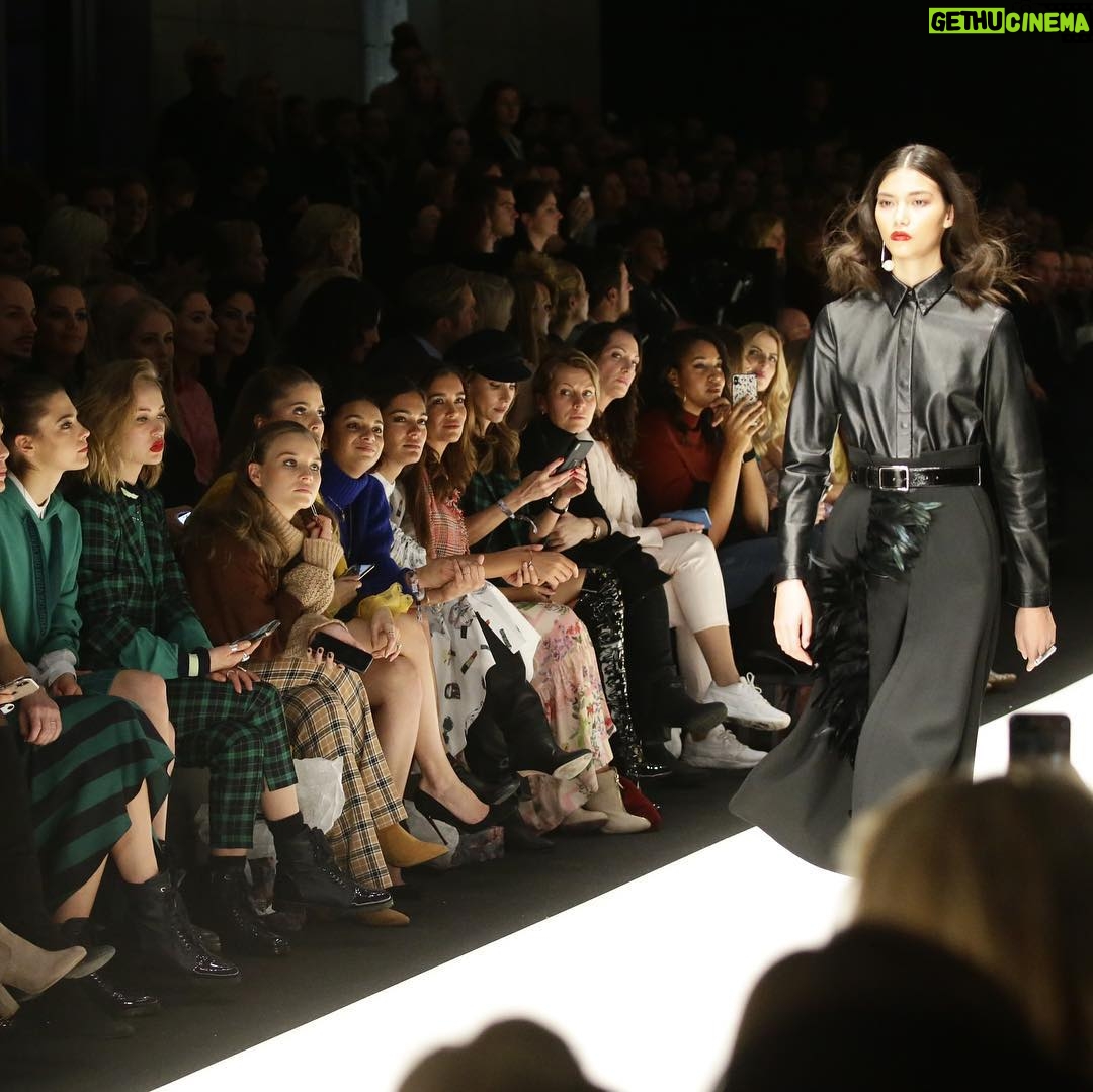 Laura Berlin - 12.2K Likes - Thank you @riani_fashion for inviting us to your beautiful show! #berlinfashionweek2019 #riani #rianista #berlin @martensgarten #labiosthetique *Werbung/Ad