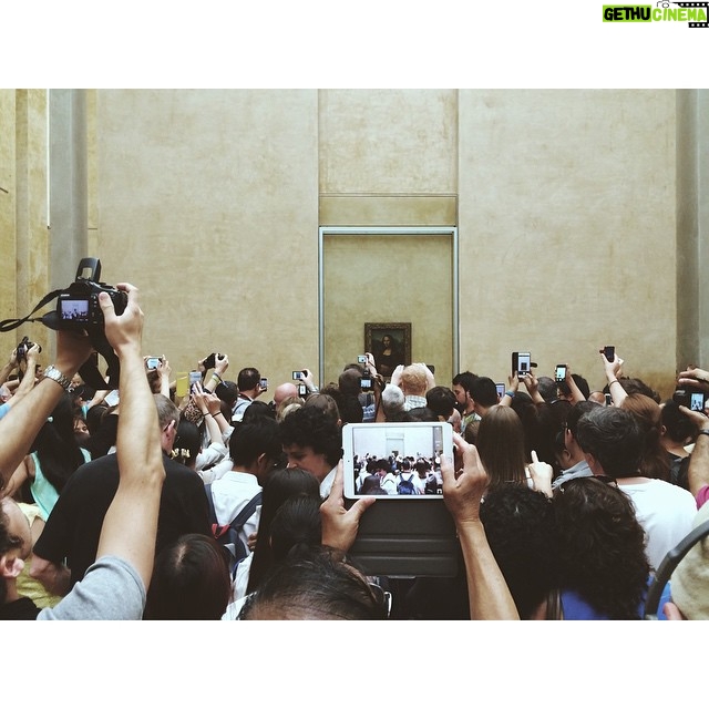 Laura Berlin - 2.6K Likes - no words needed.
#louvre #paris #crowded #lajoconde