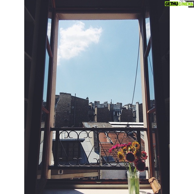 Laura Berlin - 2.8K Likes - es ist warm in #paris.
#view #endlichwiederhier #secondhome #irgendwie