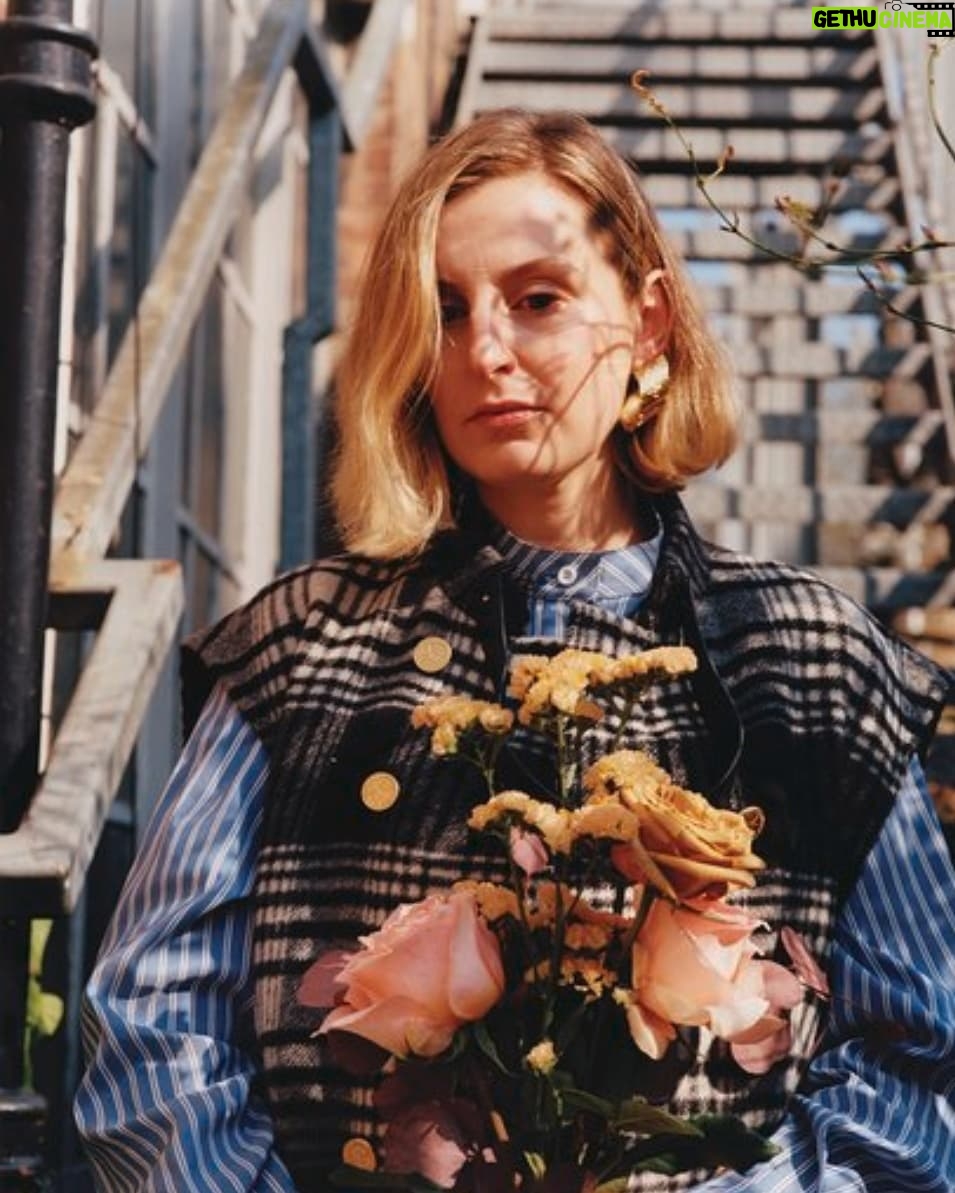 Laura Carmichael Instagram - @crashmagazine Photography: @ben.parks.studio Styling: @andrejskok_ Hair: @benjoneshair Make up: @neilyoungbeauty