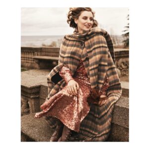 Laura Carmichael Instagram - Had the best time on this shoot with my beautiful pals @theladydockers & @therealleech Thanks for having us @townandcountrymag ♥️ Photography @tomschirmacher