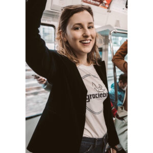 Laura Carmichael Instagram - Thank you @emmahollyjones for taking shiny pics & teaching me how to use Instagram 😂 it’s been a blast! 💗🌸💗🌸