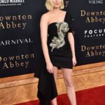 Laura Carmichael Instagram - Thank you @fernandogarciam1205 & @tokibunbun for this beautiful @oscardelarenta dress styled by the brilliant @rebeccacorbinmurray 🖤🖤🖤 #DowntonAbbeyFilm