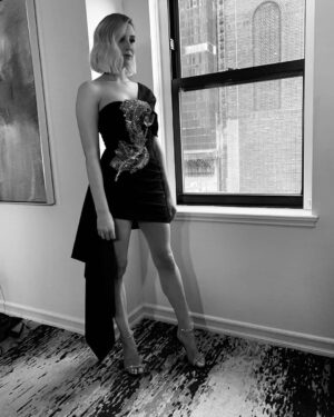 Laura Carmichael Instagram - NYC 🖤 
Styled by @rebeccacorbinmurray 
Dress @oscardelarenta @fernandogarciam1205
Shoes @jimmychoo 
Make up @fabiolamakeup 
Hair @benskervin
Cut & Colour @johnmacphersonhair