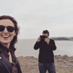 Laura Carmichael Instagram - Scrolling through @thespanishprincessstarz pics and found these from a trip the brilliant @alskimck and I took to sunny Barry Island during a break in filming. Lord and Lady Pole on their holiday! Happy days! Spanish Princess Episode 5 is available now on @starzplay ❤️