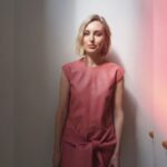 Laura Carmichael Instagram - London Junket Day 1 #ANewEra Styling @rebeccacorbinmurray Make-up @valeriaferreiramakeup Hair @leighkeateshair Dress @stellamccartney