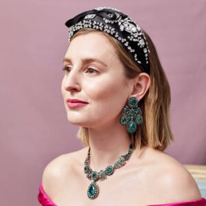 Laura Carmichael Instagram - Thank you @townandcountry for having us to chat all things @thespanishprincessstarz 
Watch episode 4 tonight 8pm on @starz & available on @starzplayuk 
Photography: @aekholloway 
Styling: @mk_boylan 
Make up: @tina_turnbow 
Hair: @nathanrosenkranz 
Wearing: @zacposen @prada headband @stephenrusselljewelry