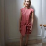 Laura Carmichael Instagram - London Junket Day 1 #ANewEra Styling @rebeccacorbinmurray Make-up @valeriaferreiramakeup Hair @leighkeateshair Dress @stellamccartney