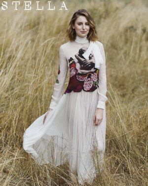 Laura Carmichael Instagram - Thank you @telegraphstella for having me on your cover and thanks to the brilliant @katedavismacleod 📸 6 days to go... @downtonabbey_official #DowntonAbbeyFilm xxx