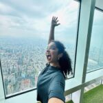 Laura Castro Instagram - 1o dia em Taiwan!! Tô tão feliz! E ja teve: • terremoto, mas tá tudo bem!! • visita no Taipei 101 • ensaio • massagem no spa • provando comidinhas no night market • passeiozinho pelo bairro And the princess adventure has started ✨💛