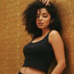 Laura Castro Instagram - mais uma dessa sessão de fotos que ainda não superei ✨