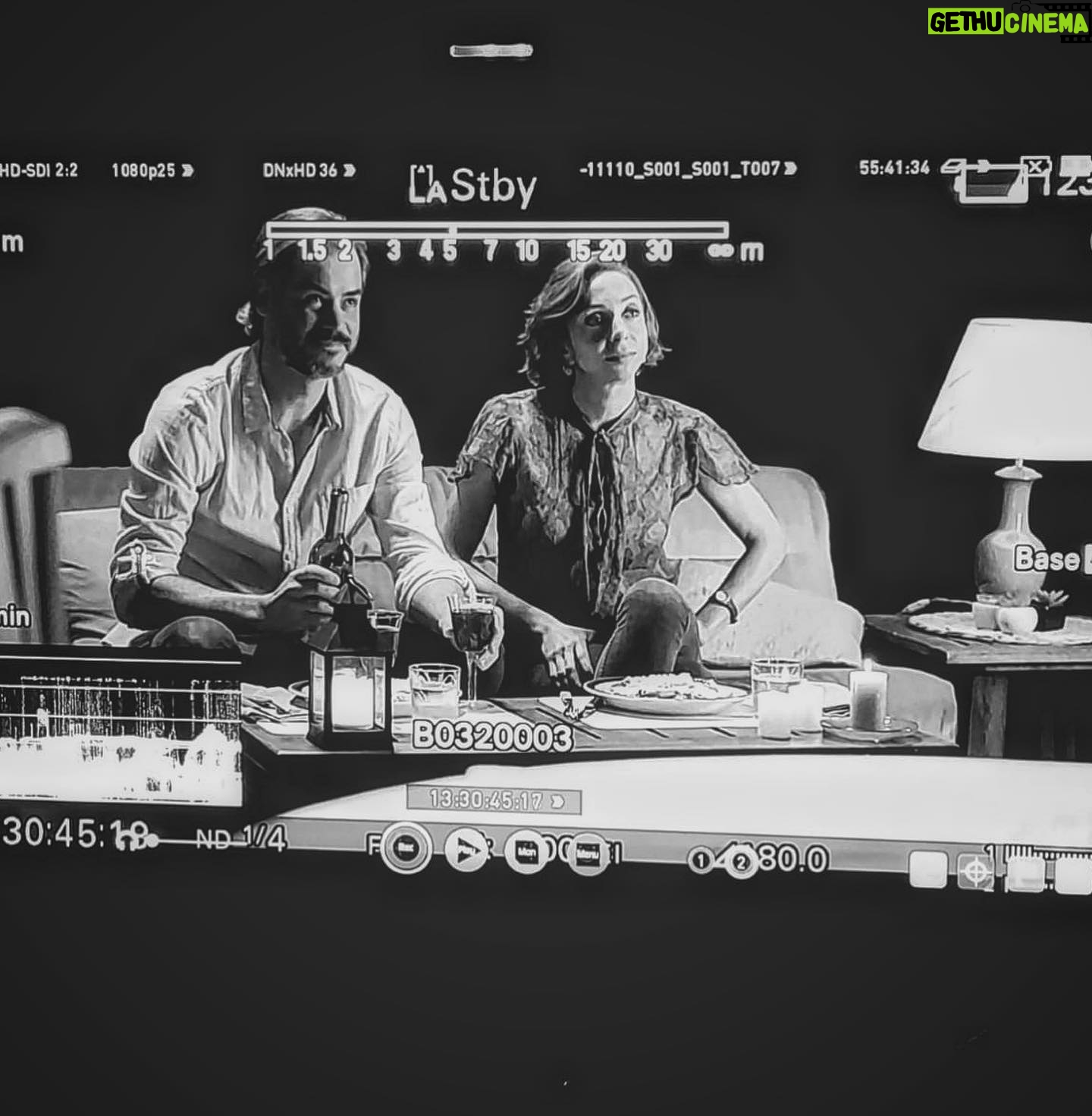 Laura Cymer Instagram - Se viene se viene @reveladosenblancoynegro 🎬 . Me tocó un compañero que admiro y quiero mucho @bertolinimariano 🙌🏻 que todo lo hizo fácil y hermoso ! Con un equipo muy muy groso de Pe a Pa! GRACIAS 🤍 . Gracias @fede.palazzo por la confianza una vez más ✨