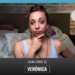 Laura Cymer Instagram - ▪︎ @laucymer interpreta a VERÓNICA 🪴 Verónica le plantea a Diego, su novio, que siempre está más pendiente del mundo virtual que de la realidad, y nunca logra desconectarse del ceular. El problema para ella empieza cuando él se toma muy literalmente el planteo, yéndose a un extremo que los perjudica. Este viernes a las 22 hs estrenamos en @teatroelpicadero, ¿te vemos ahí? 🖤 __ 🎭 Funciones: VIERNES 22 HS en @teatroelpicadero 🎟 Entradas por @plateanet (link de nuestro perfil) #lagranrenuncia #lagranrenunciaobra #actor #obra #obradeteatro #actriz #escena #teatro #teatropicadero #plateanet #ctba #renunciar #trabajar #trabajo #celular #luisbrandoni