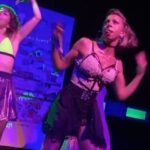 Laura Cymer Instagram - Ayer finalmente estrenamos @mujeresenelbano y sentimos pura emoción ❤️‍🔥❤️‍🔥❤️‍🔥. Venimos de meses de muchísimo trabajo, poniéndole una garra y un amor del cual me siento infinitamente feliz!Agradecida de compartir estos meses con este equipo que se volvió un espacio mágico de contención, disfrute y amor ! Orgullosa de trabajar con gente tan talentosa, pero por sobre todas las cosas, tan “humana” en estos tiempos difíciles que corren! Emocionada de subirme nuevamente a un escenario en tiempos pandémicos donde todo es pura incertidumbre . Siento profunda admiración por mis compañeras tan talentosas que la rompen toda en el escenario. Gracias @marielaasensio por tu arte, tu confianza, tu abrazo en cada caída y tu arenga en cada acierto! Sos de oro mujer! Gracias por confiar en mí una vez mas! Gracias @paolaluttini por abrirme las puertas a esta aventura, la amorosidad y la confianza! Gracias al @teatroelpicadero y @sebastian.blutrach por brindarnos este teatro que es tan precioso!!! Gracias al equipo maravilla completo que acá abajo les presento: Nada sería posible sin cada uno de ellos! Mis mayores respetos!! 🙌🏻👏🏼 Gracias especiales a mi familia y amigues por acompañarme en el proceso! Les amo mucho!! Y gracias al público por llenarnos la sala a puro disfrute!! Fue una FIESTA 🔥 Lxs esperamos Viernes y Sábados en el @teatroelpicadero 22hs. (entradas en mi Bio) Feliz y agradecida de poder hacer lo que más amo: Actuar! Team Completo @pronoia_producciones @iridemockert @maidaandrenacciok @esthergorisok @lauraconforte @marielaasensio @paolaluttini @tinisantamaria @maurogarciabarbe @laguadalup @valetollo @vessnabebek @oswald.maria.77 @davidseldes @luchichi @mechi_otero