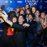 Laura Cymer Instagram - Se estrenó FELICES LOS 6 por @streammaxla y estamos de fiesta!!! Nos divertimos tanto haciéndola que era casi imposible no cortar cada toma por tentadas ! Gracias a todo este equipo increíble , delante y detrás de cámara! @sofiwilhelmi @javierrozen @raylikes por darle vida a esta historia y cada personaje! Gracias a @dieguitoventu y al director más copado @kapdie por permitirnos y proponernos tanto juego en cada escena! Y a estos dos enormes compañeros que la rompen toda @delfichaves @furtadonico !! Fue un enorme placer compartir con ellos cada día de rodaje . Espero la disfruten muchísimo!! . . @theremakenet y @javierfurgang siempre a mi lado con tanto amor!! Gracias ✨ . . @kapowproductora @streammaxar