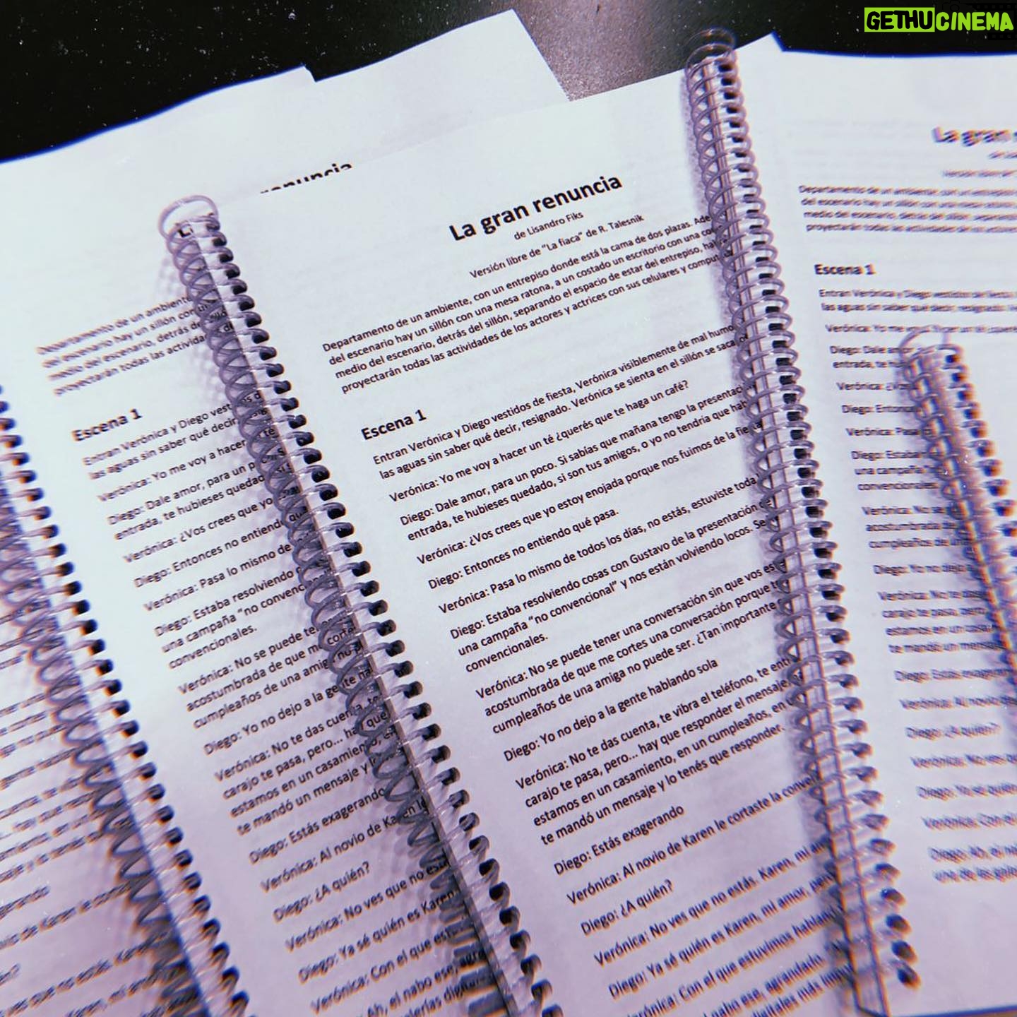 Laura Cymer Instagram - - LA GRAN RENUNCIA - Sëptiëmbrë 2022 @elsanmartinctba . Hoy fue la presentación oficial de esta obra que me tiene muy muy feliz!! . Versión libre de LA FIACA de Ricardo Talesnik escrita y dirigida por @lisandrofiks . Elenco supremo: @gastoncocchiarale @abianvainstein55 @rominafernandes.ok @lisandrofiks #luisbrandoni . @theremakenet 🤍