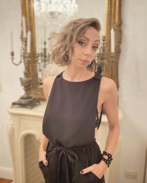Laura Cymer Instagram - Tirando facha pa los ACE 🎭.
.
Mkup & pelo @alejandro.vieytes 🤍
Total look @paula_carruega 👑
.
.
.
.
.
.
.
#premiosace #teatro