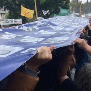 Laura Cymer Instagram - Andábamos con unas ganas de volver a la plaza 🤍🤍🤍 !!!!
.
24•3•2022 ✨
.
#memoriaverdadyjusticia 
#nuncamas 
#30000
#diadelamemoria