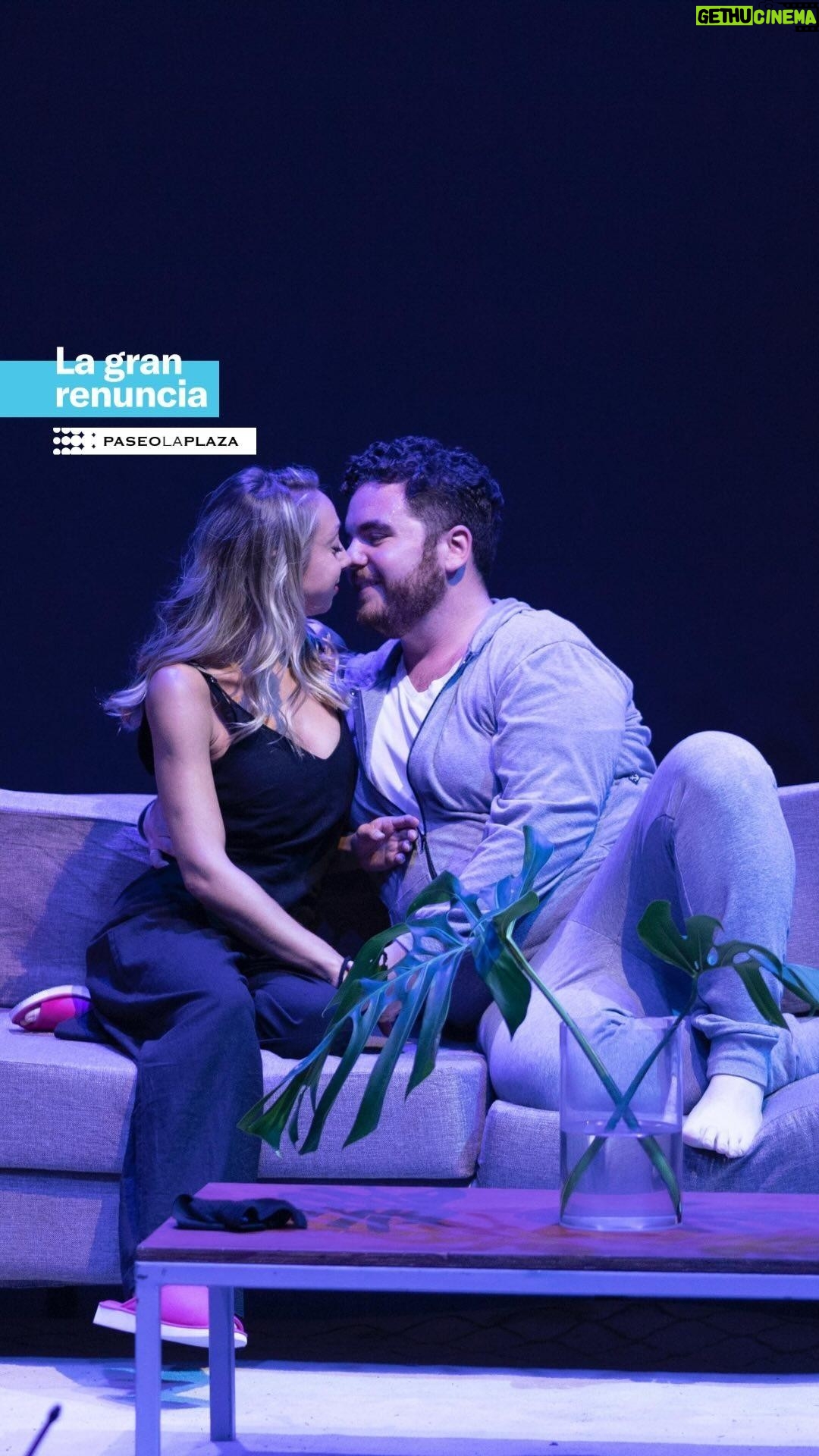 Laura Cymer Instagram - Hay cosas que mejor si decirlas 😉 Gracias a nuestros compañeros de #MejorNoDecirlo por sumarse a este movimiento llamado #LaGranRenuncia 🙅♀️🙅 Los esperamos los DOMINGOS a las 21HS en el @paseolaplazaok para divertirse con esta comedia que los va a dejar pensando… 🤯🤳 🎟️ Entradas en @plateanet o en la boletería del Teatro. #Teatro #LaGranRenuncia #PaseoLaPlaza #CalleCorrientes #Comedia #PlateaNet #Trabajo #Celular #RedesSociales #GastónCocchiarale #LauraCymer #LisandoFiks #AbianVainstein #RominaFernandes #LuisBrandoni #TeatroBuenosAires #Temporada2024 #Tecnologia #MercedesMoran #ImanolArias #Domingo #PlanesParaElDomingo