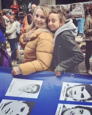 Laura Cymer Instagram - Andábamos con unas ganas de volver a la plaza 🤍🤍🤍 !!!!
.
24•3•2022 ✨
.
#memoriaverdadyjusticia 
#nuncamas 
#30000
#diadelamemoria