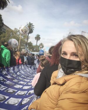 Laura Cymer Instagram - Andábamos con unas ganas de volver a la plaza 🤍🤍🤍 !!!!
.
24•3•2022 ✨
.
#memoriaverdadyjusticia 
#nuncamas 
#30000
#diadelamemoria