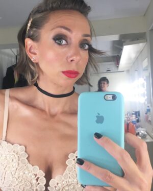 Laura Cymer Instagram - ❤️‍🔥Este equipo es una maravilla! Realmente arriba, atrás y abajo del escenario todo es puro disfrute y compañerismo del bueno !
Lo que estamos disfrutando cada función no tiene nombre!
Gracias totales al público que ya la vió !!! Y seguimos de fiesta ✨❤️‍🔥✨❤️‍🔥✨

VIERNES Y SÁBADOS 22hs en el @teatroelpicadero 
@mujeresenelbano de @marielaasensio .
Entradas en mi Bio.
✨
Y este equipo soñado

Team Completo

@pronoia_producciones 

@iridemockert

@laucymer

@maidaandrenacciok

@esthergorisok

@lauraconforte

@marielaasensio

@paolaluttini

@tinisantamaria

@maurogarciabarbe

@laguadalup

@valetollo

@vessnabebek

@oswald.maria.77

@davidseldes

@luchichi

@mechi_otero

Fotos x @valconocchiari