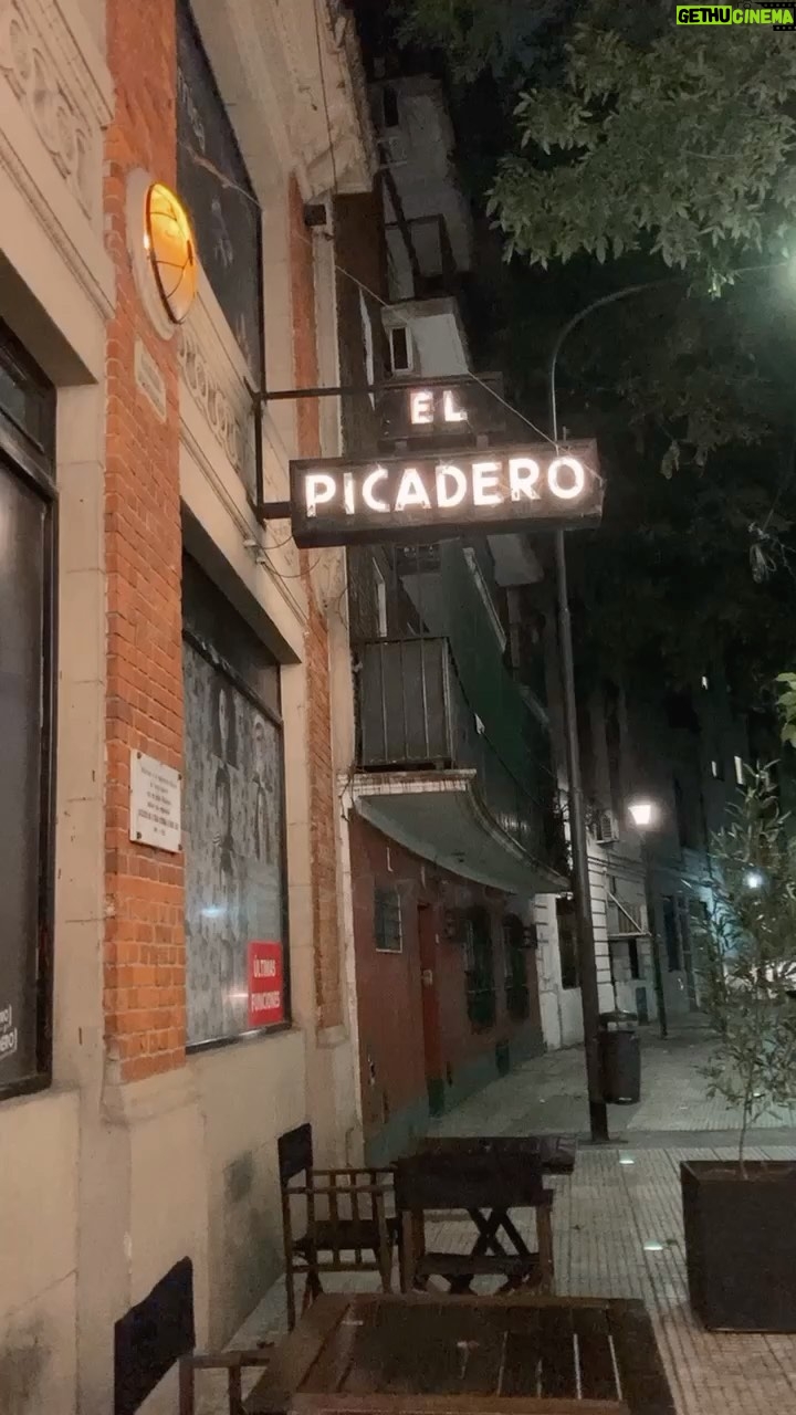 Laura Cymer Instagram - ❤️🔥M ü j ê r ë s e n e l b å ñ ö❤️🔥 . Viernes y Sábados 22hs en @teatroelpicadero . Entradas en mí bio ❗️ . . @mujeresenelbano de la one @marielaasensio . Producción @pronoia_producciones ❤️🔥 . . . . #teatro #teatroargentino #reels
