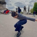Laura Dutilleul Instagram - La première c’est pcq je vous aime, la deuxième c’est en mode « coucou je touche mes tresses » et la 3 eme c’est : JE FAIS L’AVION DANS PARIS WOUHOU 🥖🥖🥖🥖 Partage dans ta story avec une chanson qui fait très parisien si t’es cap 😂 #paris#love#hihi#youhou#coucou