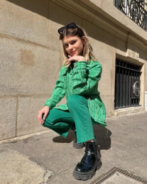 Laura Dutilleul Instagram - Mais pour qui je me prends ?😭😂
✅💚🍀🔫🌴🦜🌳🐍