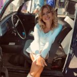 Laura Dutilleul Instagram - 2023 en 10 photos ❤️‍🔥 Vous avez découvert "Respire" et mon histoire. Il y a aussi eu "Plus de problèmes", et nous préparons la suite ^^ Vous me découvrez de plus en plus artistiquement et musicalement ; la suite arrive vite (très vite), et j'ai trop hâte !!! <3 Merci pour cette année, à vous, à ceux qui ont croisé ma route et à toutes les personnes qui m'entourent. J'ai une grosse pensée pour mon papy qui nous a quitté cette année. Je pense à toi tous les jours. Et promis, 2024 est à nous 🤍