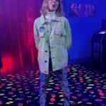 Laura Dutilleul Instagram - Trop contente de vous montrer les vêtements de la collaboration entre Balmain et Netflix 😍 En tant que grande fan de Stranger Things, je suis tombée amoureuse de ces tenues ! #BALMAINxNETFLIX @netflixfr @balmain