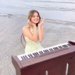 Laura Dutilleul Instagram – Regardez la fin ça n’a pas de sens 😂