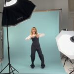 Laura Dutilleul Instagram - Mon tout premier EP est à vous 🥺📀✨✨✨ J’espère qu’il va vous plaire, j’y ai mis tout mon cœur Il parle de moi, de ma famille, de vous et de tout ce qui m’entoure Merci à VOUS, Merci d’être là, j’espère vous rendre fier.es et j’espère qu’un jour on pourra chanter ces chansons ensemble !! (🤞) (je manifeste pour des concerts LAAA) En attendant je vous donne des petits backstages de l’EP hihi Merci à toutes ces personnes merveilleuses qui m’accompagnent sur le projet je vous aime fort (genre vraiment merci pour tout tout tout)🤍 Purée qu’est ce que j’aime la musique, qu’est ce qu’on est beaux à être fou de cette ptn de passion. MUSIQUE, ART JE T’AIME Cover : 📸@emmabirski 💄 : @instademimi_ 👗 : @audreylepladec