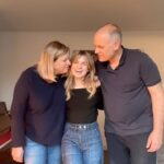Laura Dutilleul Instagram - Et elle sera dans mon ep, tu peux le presave dès maintenant sur le lien dans ma bio ❤️❤️ (Merci pour vos retours sur l’extrait de « chanson d’amour »que j’ai posté hier 🥺🥺)