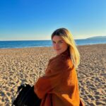 Laura Dutilleul Instagram - Vous êtes plutôt plage ou montagne ?⛱️❄️