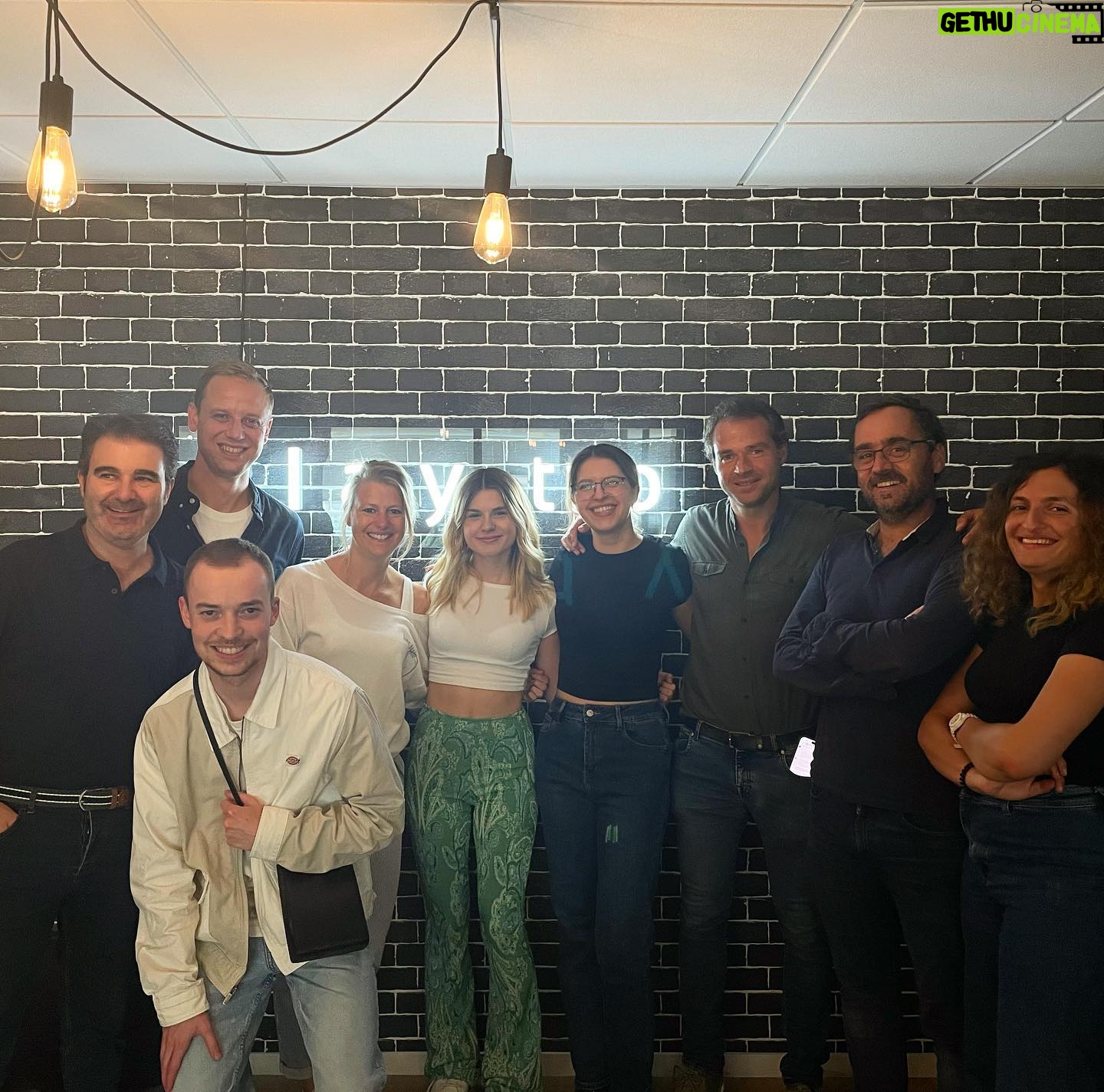 Laura Dutilleul Instagram - Trop heureuse de vous annoncer cette nouvelle collaboration 🥹 @playtwolabel s’associe à @belair.music et @label6et7 pour continuer cette belle aventure 🥰 Quel rêve, je travaille avec ces 3 magnifiques labels et leurs superbes équipes !!