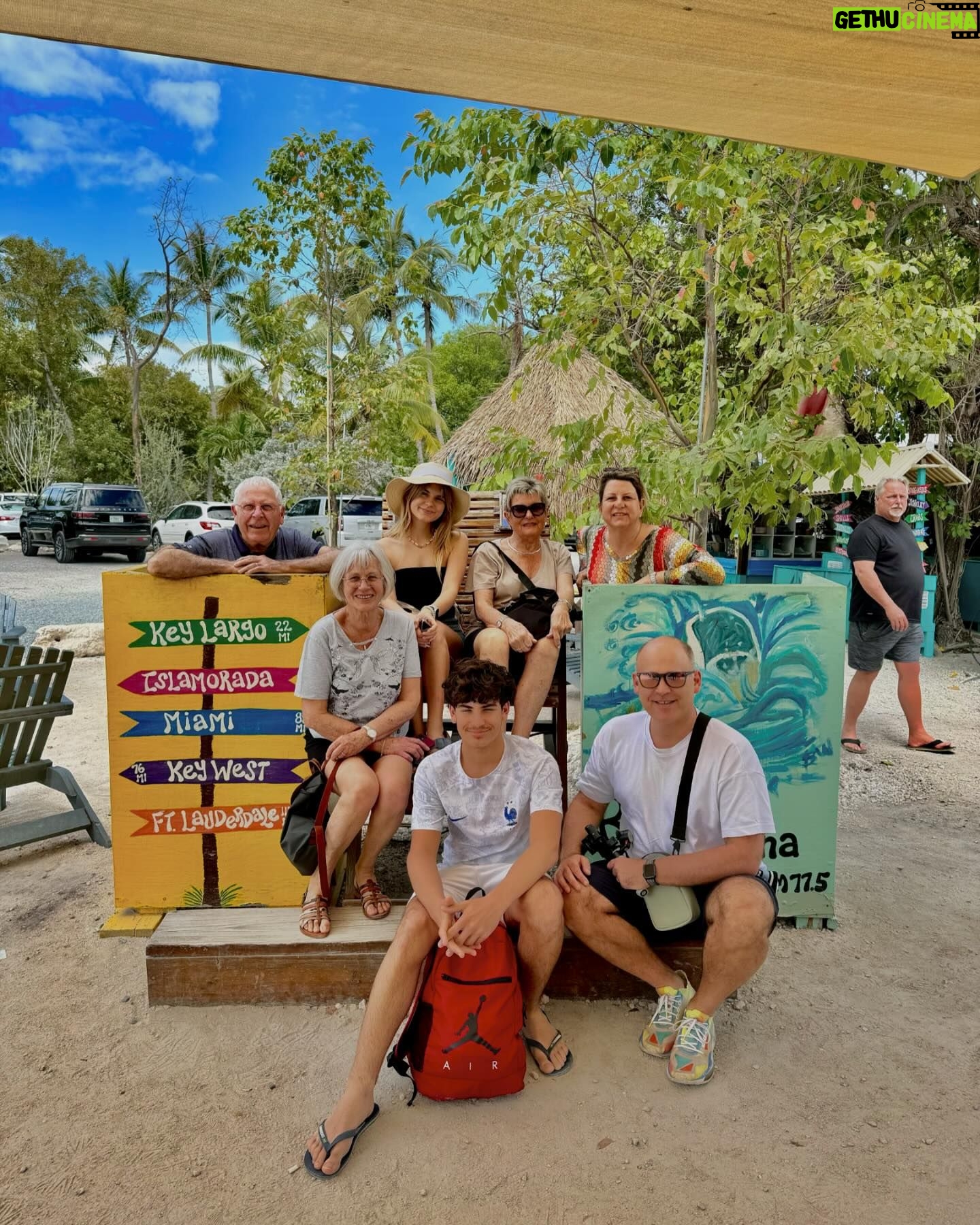 Laura Dutilleul Instagram - quelques jours de bonheur - vacances en famille 🌞