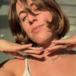 Laura Esquivel Instagram - cortarse el pelo para cerrar etapas.. cortarse el pelo para comenzar un nuevo camino 🫶🏻 si lo venís pensando hace mucho… ESTA ES TU SEÑAL PARA HACERLO!!!!! en mi caso hace como 4 meses (o más) que vengo manteniendo éste corte que me encanta. me hace feliz. me empodera. me hace ser esa Lau que quiero ser cada día más 💪🏻✨ gracias como siempre @malapeluqueria (Evelyn genia que me cortó)
