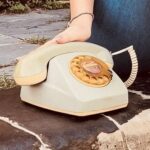 Laura Esquivel Instagram - ojalá te haga bien 📞❤️‍🩹 en unos días se estrena mi nueva canción YA NO ME DUELE que trata sobre ésto 🫶🏻💪🏻