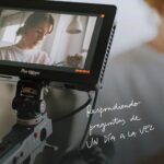 Laura Esquivel Instagram - respondiendo sus preguntas sobre mi nueva canción “Un día a la vez” (se estrena el 23/2) 🥇 algunas de sus preguntas que respondo en éste vivo: - porque se llama “Un día a la vez”? - de que trata la letra de la canción? - cuando la compusiste? - que significa para vos ésta canción? - cual es la historia del videoclip? a quién va dedicada? - de donde salió la idea creativa del videoclip? - donde filmaste el video? cuantas horas duró el rodaje del videoclip? - hubo algo en el rodaje que no salió como esperabas y tuviste que hacer cambios a último momento? - sentís que estás sanando al escribir tus canciones? - sentís que hoy estas viviendo “un día a la vez”?
