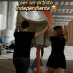 Laura Esquivel Instagram - cuando me preguntan: “cómo la pasaste filmando tu videoclip Lau??” 🤣 siempre estoy haciendo de todo hasta último momento para que salga todo bien 🤞🏻 FELIZ 1er mes a “Ya no me duele” ❤️‍🩹!!!!! gracias por todo el amor que le dieron!!!! ésta semana se viene nueva música.. en breve les cuento más 🥹✨🫶🏻 gracias @jimetroncoso por capturar éste momento jajaja @facucedeira te ❤️
