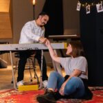 Laura Esquivel Instagram - mi mano derecha en todo este hermoso lio musical 🎶💫 gracias @marcelonunezok por ser parte de éste proyecto 🎵 ni hablar también el gran ser humano que sos.. super generoso, y brújula para ayudarme a encontrar el Norte cuando me pierdo 🧭 estamos preparando un hermoso regalo para todos ustedes.. un regalo musical super emocionante ❤️‍🩹 📍@huellarec 📷 @zeketrinidad