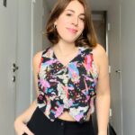 Laura Esquivel Instagram - lookcito de comienzo de semana ❤️ a quién veo en @luzutv hoy? @patriayfamilia_ 💫 ropita: @laspepasinst zapas: @converse_ar