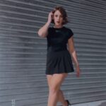 Laura Esquivel Instagram - mi próxima canción me tiene así ❤️‍🩹 ésta semana se vienen novedades 📞 asi que atentiiiiiiii ropita @laspepasinst