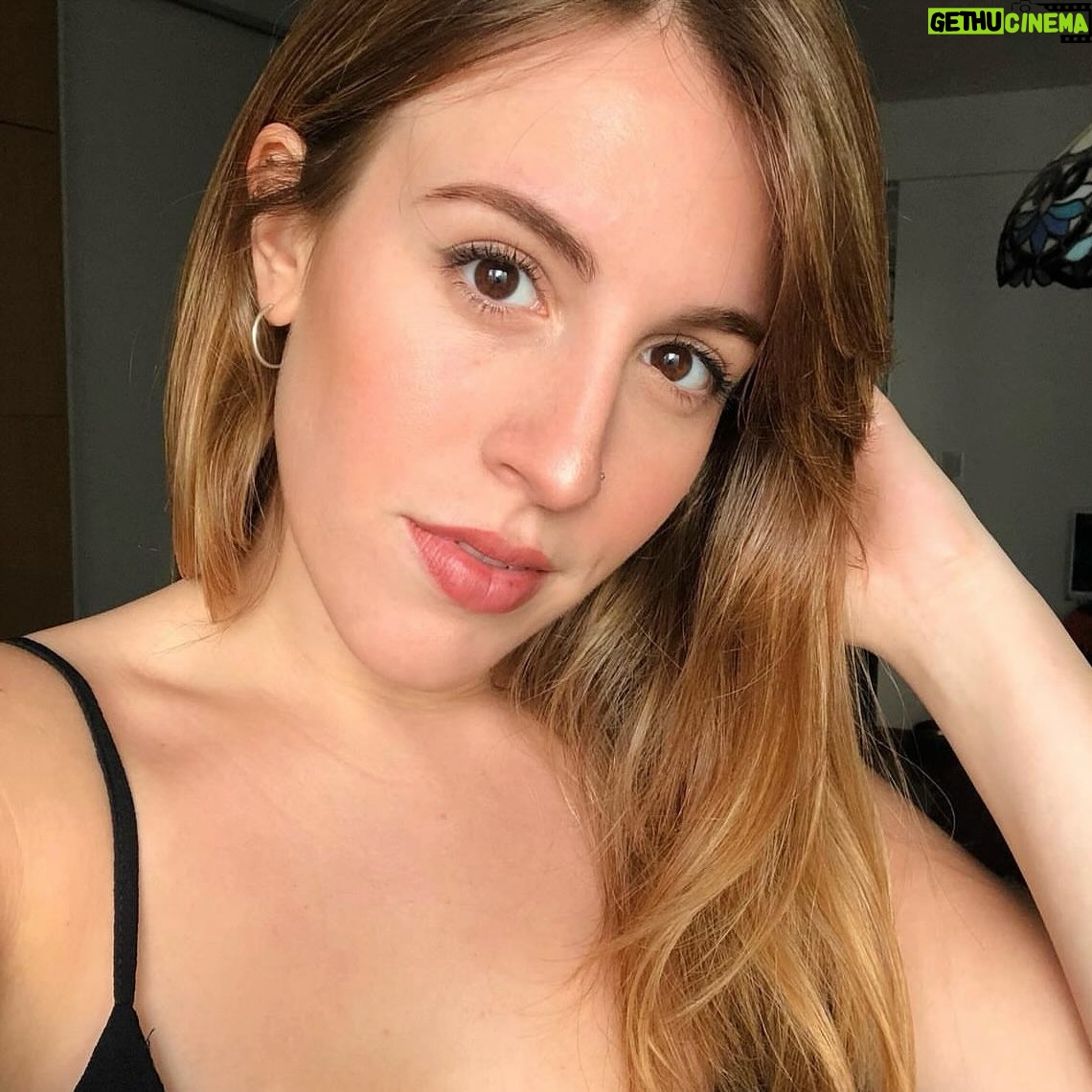 Laura Esquivel - 33.2K Likes - ya tengo 30 💫💗 pero también tuve 29, 28, 27, 26, 25, 24, 23, 22, 21 y 20 🫶🏻
varias fotitos en orden (tuve que resignar la de los 21 porque sino no entraban todas las fotos 🙃)
gracias a mis 20’s..
que comenzaron turbulentos, oscuros y difíciles.. para transformarse en los mejores años de descubrimiento personal 💫✨
gracias a todxs por sus mensajes! lxs quiero!