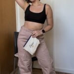 Laura Esquivel Instagram – cuidarse, quererse, ignorar los comentarios ajenos para ser feliz ✨

Hoy levanto mis brazos por mi y por todas, acompañada de @dove , que además cuida mis axilas con su 1/4 de crema humectante y vitamina E 🩵

#levantemoslosbrazos
