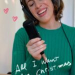 Laura Esquivel Instagram - 💫COMPLETO en mi canal de Youtube (link en Bio)🎄 espero que hayan tenido una hermosa Navidad, dentro de lo posible 🥲🫶🏻 los quiero, y les agradezco TANTO por todo el amor que me dieron éste año! taaardeeee… pero seguro!!!! jaja les dejo la canción ganadora del “Mundial de Canciones de Navidad” que eligieron y votaron ustedes! #Navidad #alliwantforchristmasisyou #mariahcarey #cover #christmas #lauraesquivel