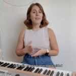 Laura Esquivel Instagram - cada día es una nueva oportunidad 🌸 mi nueva canción “Un día a la vez” se estrena el 23 de Febrero 🥇.. y necesito compartirles parte de mi inspiración… me encanta reflexionar. desde mi lado. desde donde yo me hablo a mi misma. me da miedo compartirlo. hacerlo público. pero forma parte de éste crecimiento conmigo misma que estoy llevando en mi día a día. quizás escuchaste algo que dije, que te gusta y te hace bien. o quizás no. expresarse hace bien. si tenés ganas de compartirlo, también. unidos todos somos más fuertes 🫶🏻